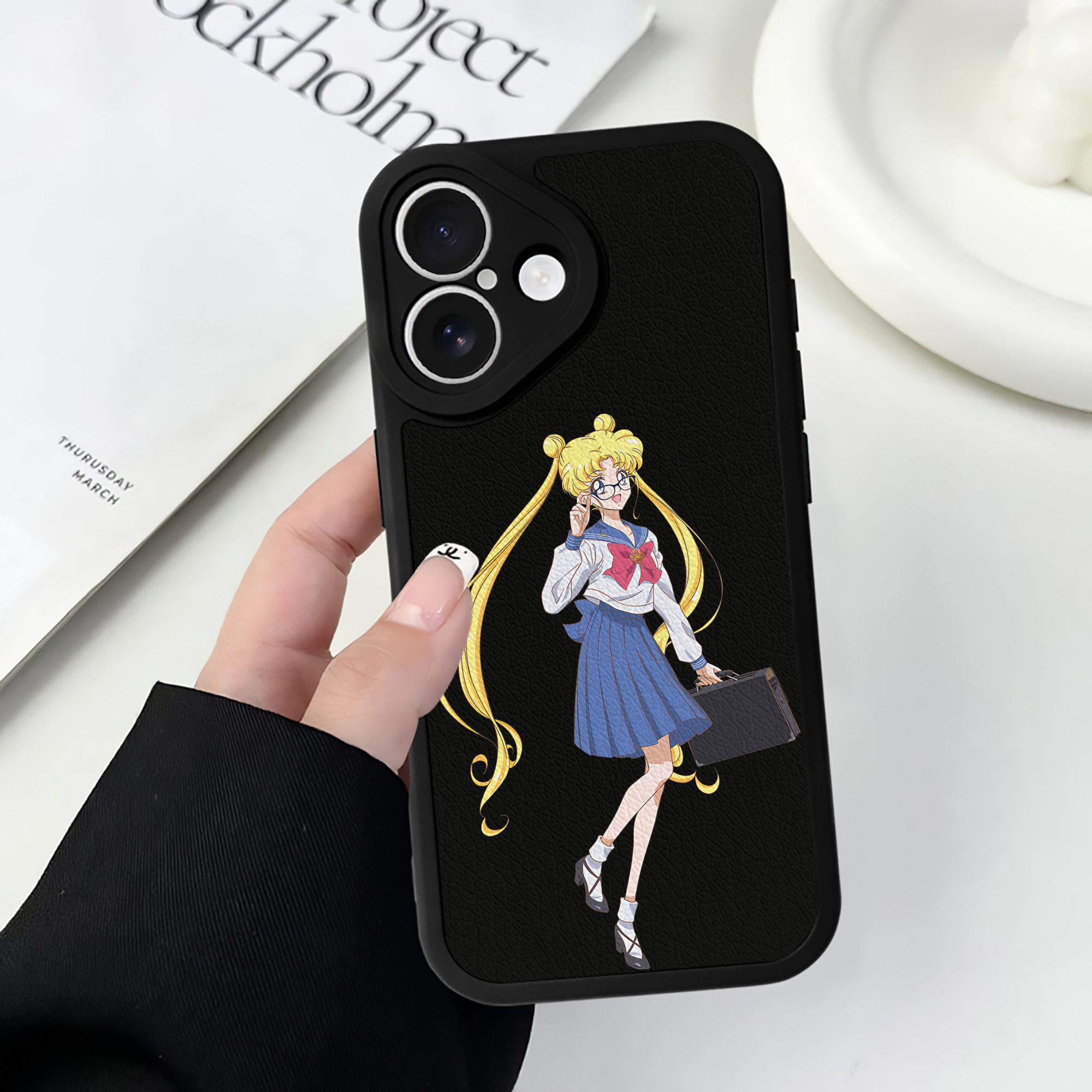 （画像用） 美少女戦士セーラームーン 愛野 美奈子 あいの みなこ Sailor Moon Aino Minako 【iPhone 16シリーズ対応】シリコンスマホケース（レザー調） 材質：シリコン